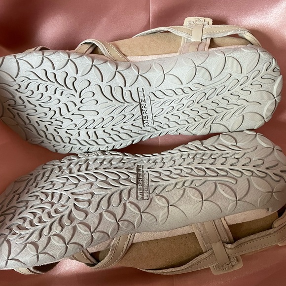 NWOT Merrel Women's Beige Strappy Sandals Size 10 - Picture 3 of 8